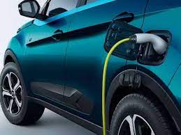 Electric Car Tips: इलेक्ट्रिक कारों और एसयूवी में न करें ये तीन गलतियां