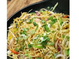 Veg Pan Fried Noodles Recipe: घर पर बनाएं चायनीज स्टाइल वेज पैन फ्राइड नूडल्स